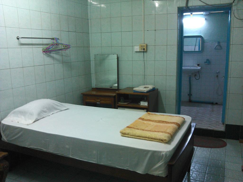 Breeze Guest House Maulmyine Chambre photo